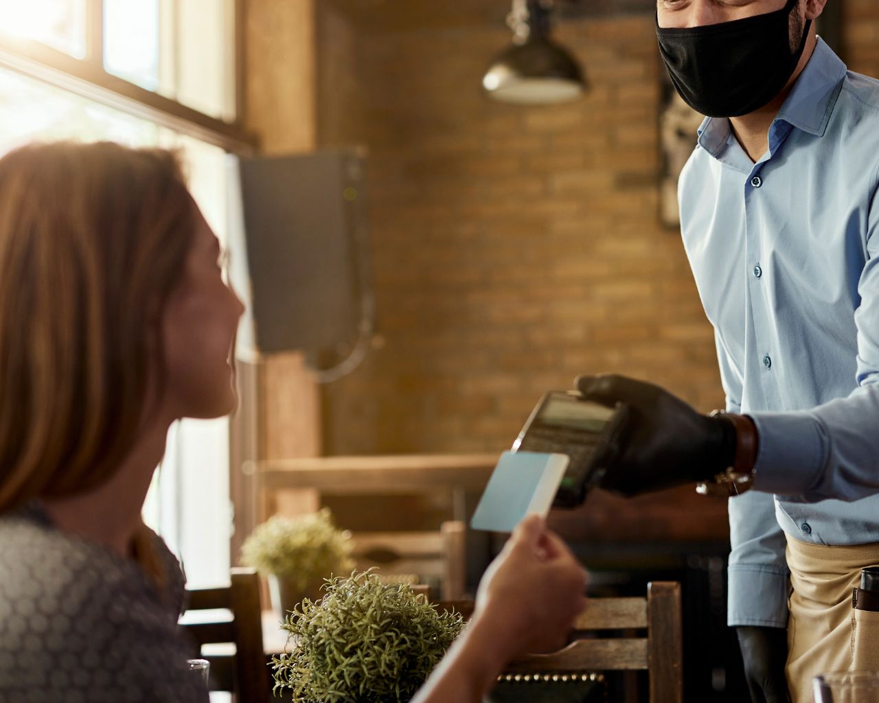 Adopting a Cashless Society: Pros for Businesses