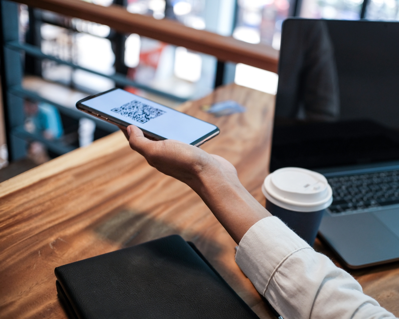 Adopting a Cashless Society: Cons for Businesses